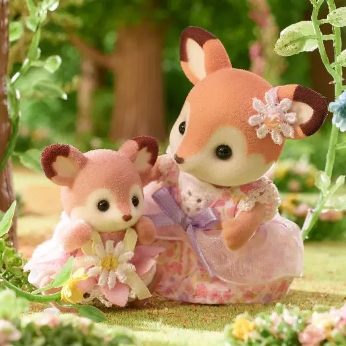 Sylvanian Families - 5801 - Set Bébés Biche et balancelle avec berceau, poupées articulées aux vêtements amovibles (couleur variable), jouet pour enfants dès 3 ans