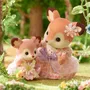 Sylvanian Families - 5801 - Set Bébés Biche et balancelle avec berceau, poupées articulées aux vêtements amovibles (couleur variable), jouet pour enfants dès 3 ans