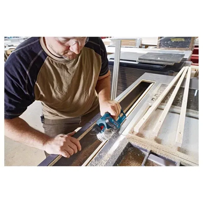 Bosch Professional Rabot électroportatif GHO 12V-20 - Outil professionnel compact avec guidage facilité Bosch Professional Rabot électroportatif GHO 12V-20 - Outil professionnel compact avec guidage facilité