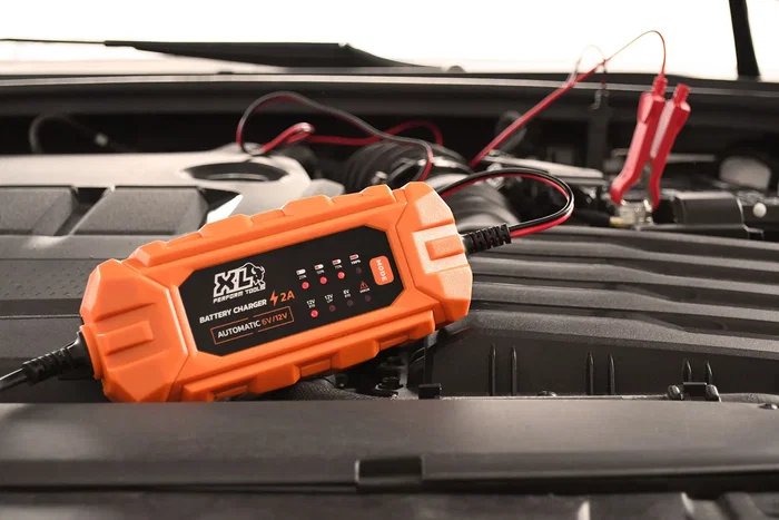 Xl Perform Tools XLPT Chargeur de Batterie 12V/6V 2A 35W IP65 avec Câble 3m - Charge Intelligente, Protection Inversion Polarité et Court-Circuit pour AGM, GEL, Lithium