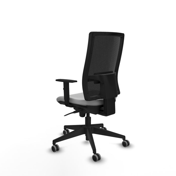 Chaise Horna Synchro 5 positions cuir écologique Gris clair Maille Noir Base pyramidale noire Accoudoir 1D Sans appui-tête Roulettes 65mm pour moquette