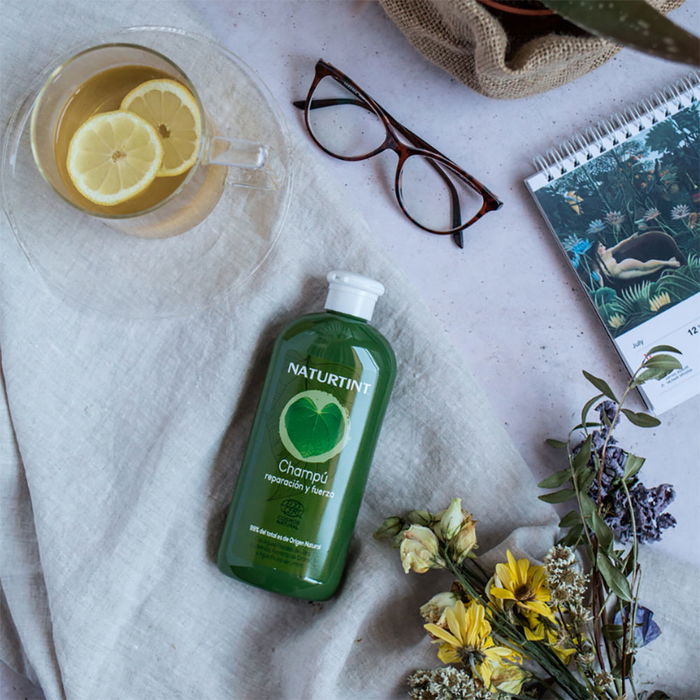 Naturtint Shampooing Réparateur et Fortifiant pour Cheveux Abîmés, Hydratant, Renforce, Revitalise, 330 ml