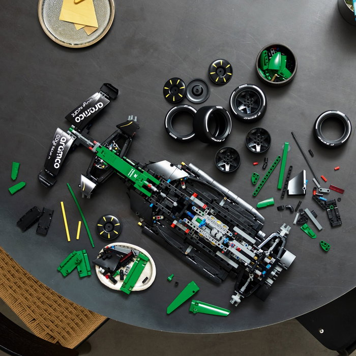 Lego Technic 42240 Voiture Aston Martin Aramco AMR25 F1 Lego Technic 42240 Voiture Aston Martin Aramco AMR25 F1