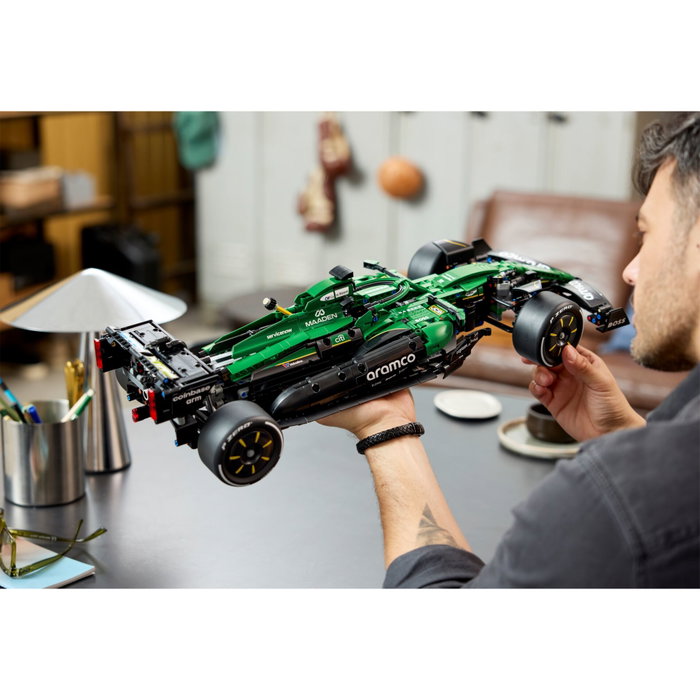 Lego Technic 42240 Voiture Aston Martin Aramco AMR25 F1 Lego Technic 42240 Voiture Aston Martin Aramco AMR25 F1