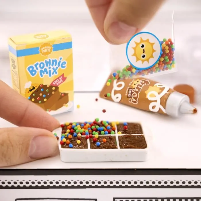 MGA's Miniverse Make It Mini From Scratch - Jeu créatif pour enfants dès 8 ans avec 15 recettes de gâteaux miniatures à créer