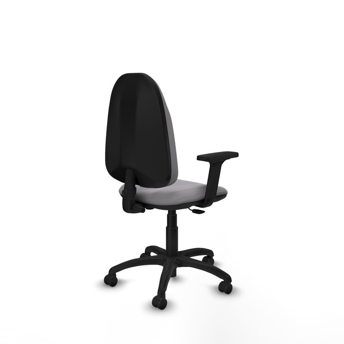 Chaise de bureau Algarra avec mécanisme Contact permanent de base, rembourrée en simili cuir gris. Équipée d'une base en polyamide noir, d'accoudoirs 2D et de roulettes autobloquantes Chaise de bureau Algarra avec mécanisme Contact permanent de base, rembourrée en simili cuir gris. Équipée d'une base en polyamide noir, d'accoudoirs 2D et de roulettes autobloquantes