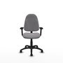 Chaise de bureau Algarra avec mécanisme Contact permanent de base, rembourrée en simili cuir gris. Équipée d'une base en polyamide noir, d'accoudoirs 2D et de roulettes autobloquantes