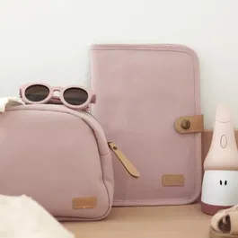 Beaba - Protège-carnet de santé canvas, rose poudré, 100% polyester imperméable, 17.5 x 25 cm