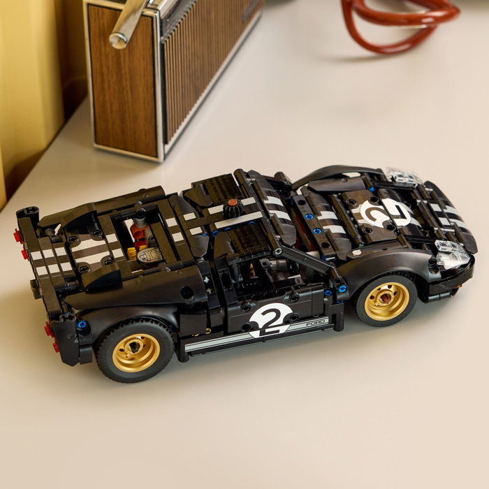 LEGO Technic 1966 Ford GT40 MKII Race Car LEGO Technic 1966 Ford GT40 MKII Race Car