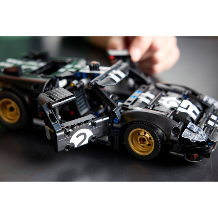 LEGO Technic 1966 Ford GT40 MKII Race Car LEGO Technic 1966 Ford GT40 MKII Race Car