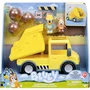 Bluey - Figurine Camion Benne avec Bluey et Bingo en tenue de chantier, Accessoires Rocher et Autocollants Personnalisables