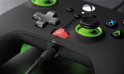 PowerA Manette Filaire Améliorée Xbox Series X/S - Green Hint - 1518818-02 - Avec Boutons Programmables, Double Vibration, Câble USB 3m - Officielle