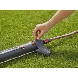 Gardena AquaZoom L Arroseur oscillant - Surface arrosable 350 m², portée 7 à 21 m - Résistant UV et gel, filtre inox - Garantie 5 ans
