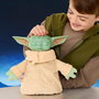 Hasbro - Figurine d'action interactive Grogu 25 cm avec sons - Jouet Star Wars - Plus de 50 réactions (Voix: FR, EN, DE, IT, PT, ES) - À partir de 4 ans