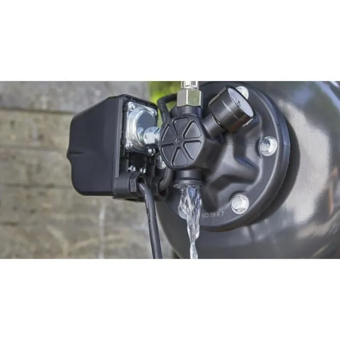 Gardena Groupe de Pression 3700/4 - Débit 3700l/h, Puissance 800W, Pression 4.1 bar, Cuve 19L