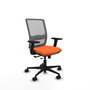 Chaise Haches Synchrone/Traslack tissu Orange Maille Gris Base en nylon noir Accoudoir 2D Sans appui-tête Roulettes 65mm nylon