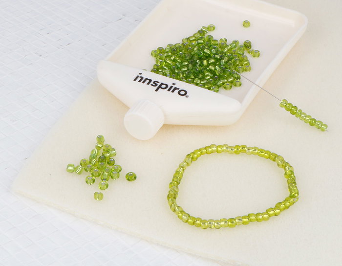 Innspiro Perles de rocaille en verre rond argenté vert avocat 3,8 mm, 500 g Innspiro Perles de rocaille en verre rond argenté vert avocat 3,8 mm, 500 g