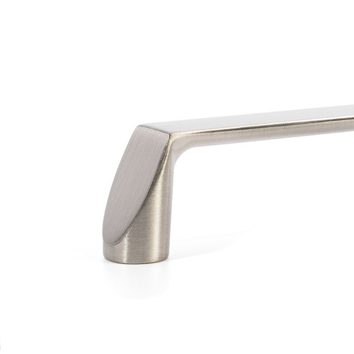 GIUSTI Tirant en zamak avec finitions nickel satiné, or satiné ou noir mat - Distances d'ajustement : 160 mm