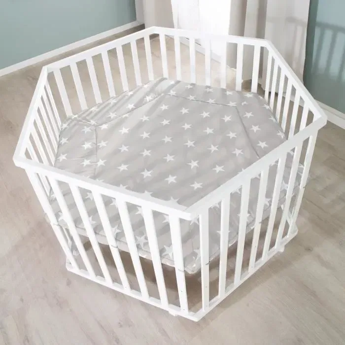 ROBA - Parc bébé hexagonal en bois laqué blanc avec roulettes - Hauteur réglable sur 3 niveaux - Housse rembourrée motif étoiles - Dimensions 119x103.5x72.5 cm
