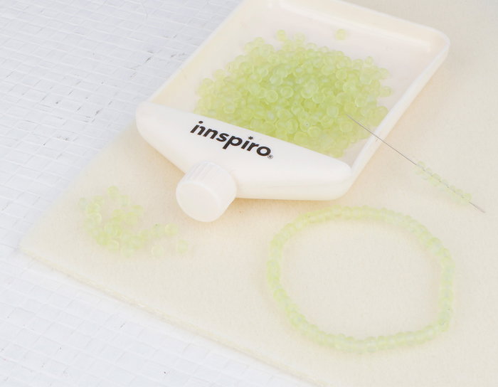 Innspiro Rocaille de verre ronde vert clair 3,8mm 120g