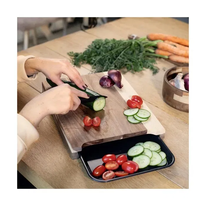 Livoo - Planche à découper en bois d'acacia FSC MES155, 36.5 x 27.5 cm avec bac récupérateur amovible, compatible lave-vaisselle Livoo - Planche à découper en bois d'acacia FSC MES155, 36.5 x 27.5 cm avec bac récupérateur amovible, compatible lave-vaisselle