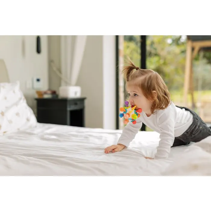 Nuby Anneau de dentition Twist Ball Multicolore avec hochet