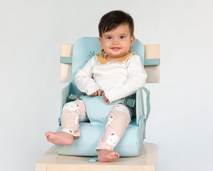 KioKids Salvia - Chaise haute pliante de voyage pour bébé avec dessin d'écureuil, ajustable 6-36 mois, harnais, bandoulière et poches