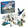 LEGO City 60367 L'Avion de Ligne avec véhicules d'aéroport et 9 minifigurines