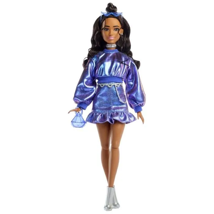 Barbie JFP42 - Poupée Deluxe Style, Poupée Brune Articulée Vêtue d'un Ensemble Bleu Métallisé Jupe et Sweat avec Accessoires de Mode, Jouet pour Enfant 4 Ans et Plus Barbie JFP42 - Poupée Deluxe Style, Poupée Brune Articulée Vêtue d'un Ensemble Bleu Métallisé Jupe et Sweat avec Accessoires de Mode, Jouet pour Enfant 4 Ans et Plus