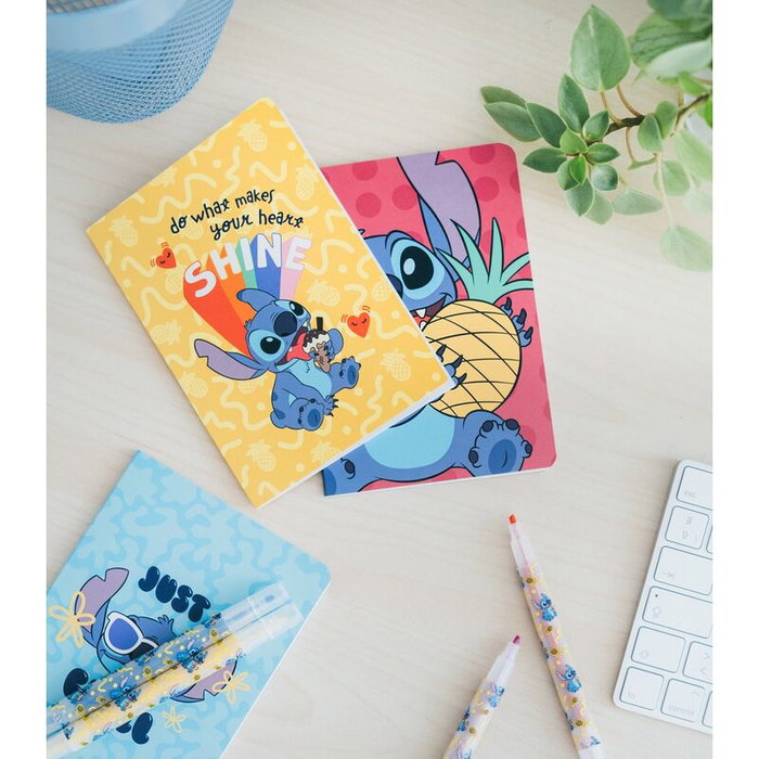 ERIK Set de Papeterie Stitch Disney - 3 Carnets A6, 4 Surligneurs, 2 Clips Topper, Notes Adhésives et Porte-tout PU/PVC ERIK Set de Papeterie Stitch Disney - 3 Carnets A6, 4 Surligneurs, 2 Clips Topper, Notes Adhésives et Porte-tout PU/PVC