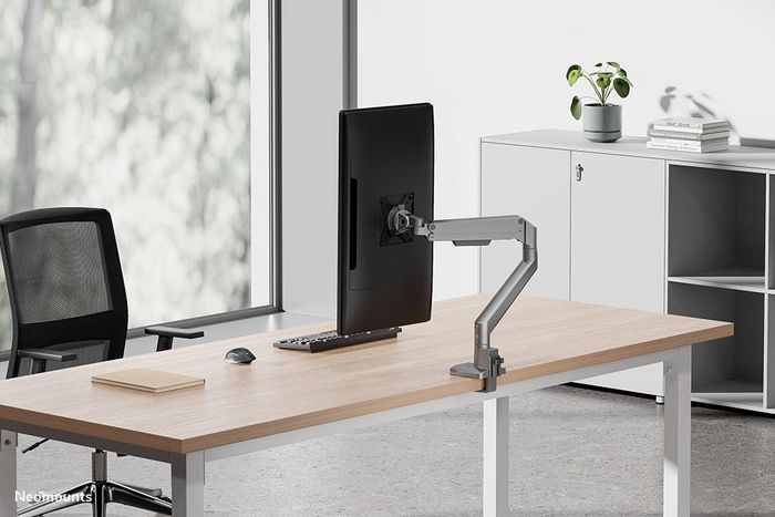 Neomounts DS70-250SL1 Support de bureau à mouvement complet pour écrans 17" à 35" (9 kg, VESA 100x100, réglage gaz, argent) Neomounts DS70-250SL1 Support de bureau à mouvement complet pour écrans 17" à 35" (9 kg, VESA 100x100, réglage gaz, argent)