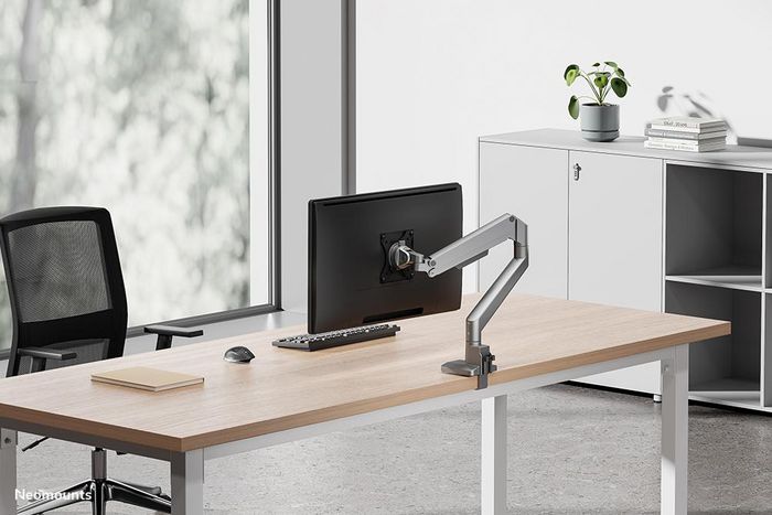 Neomounts DS70-250SL1 Support de bureau à mouvement complet pour écrans 17" à 35" (9 kg, VESA 100x100, réglage gaz, argent) Neomounts DS70-250SL1 Support de bureau à mouvement complet pour écrans 17" à 35" (9 kg, VESA 100x100, réglage gaz, argent)