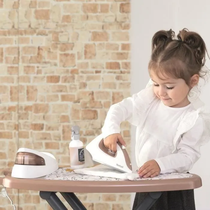 Smoby - Table à repasser centrale vapeur avec fer et accessoires (flacon, cintres, pinces) - Jeu d'imitation pour enfant à partir de 3 ans - Fabrication française