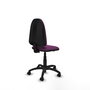 Chaise de bureau Aýna avec mécanisme de contact permanent de base, rembourrée de simili cuir violet. Équipée d'une base en polyamide noir, sans accoudoirs et de roulettes en nylon de 50 mm.