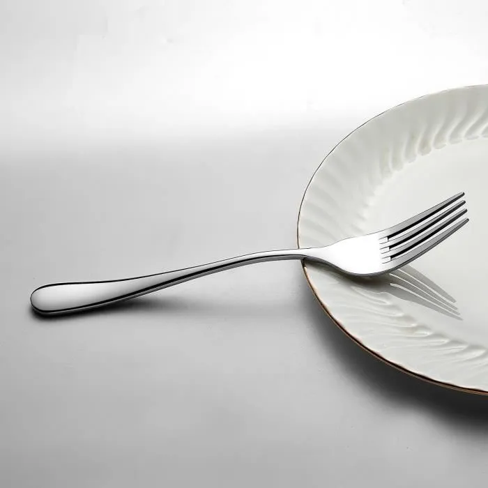 ARTHUR MARTIN - AM2202 - Ensemble de couverts 24 pieces en acier inoxydable, finition miroir poli avec manches mats - 6 couteaux, 6 fourchettes, 6 cuilleres