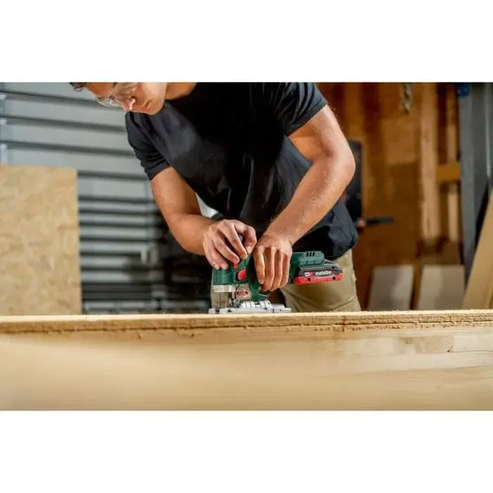 Metabo STA 18 LTX 150 BL - Scie sauteuse sans fil 18 V avec batterie, vitesse 1000-3500 tours/min, coupe 150 mm - Outil professionnel pour bois