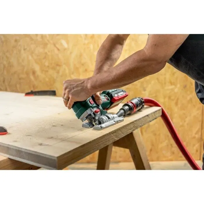 Metabo STA 18 LTX 150 BL - Scie sauteuse sans fil 18 V avec batterie, vitesse 1000-3500 tours/min, coupe 150 mm - Outil professionnel pour bois
