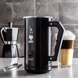 Bialetti Mousseur à Lait Électrique MKF02, 300 ml, Noir - Pour Cappuccino, Latte et Chocolat Chaud