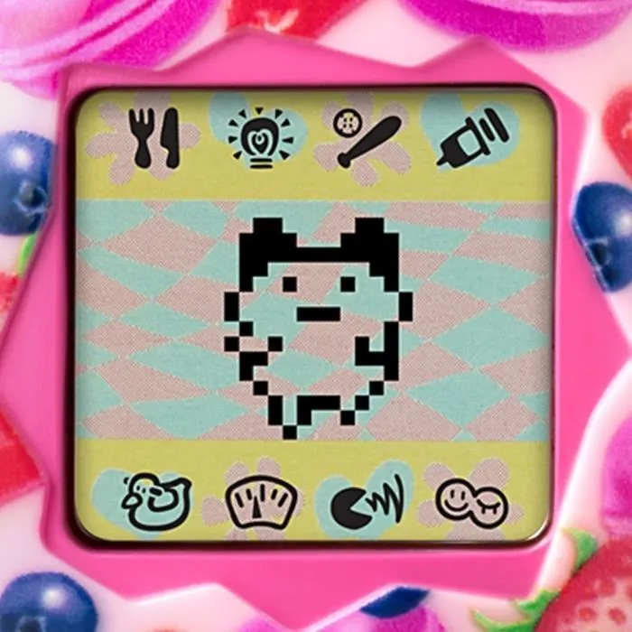 Bandai Tamagotchi Original Berry Delicious - Animal électronique virtuel de poche avec écran couleur, 3 boutons et jeux Bandai Tamagotchi Original Berry Delicious - Animal électronique virtuel de poche avec écran couleur, 3 boutons et jeux