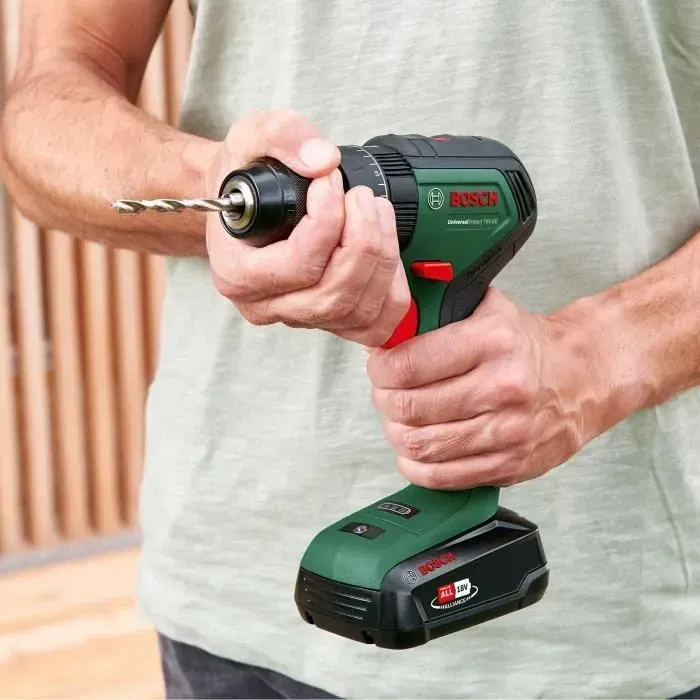 Bosch Perceuse-visseuse sans fil à percussion UniversalImpact 18V-60 Brushless avec 2 batteries 2.0Ah et chargeur rapide - 06039D7102