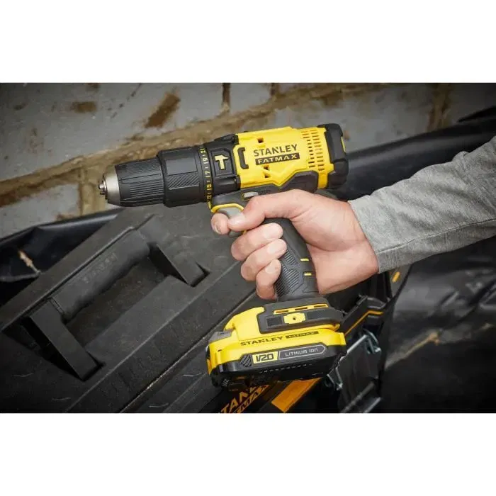 Stanley Fatmax Perceuse-visseuse à percussion sans fil 18V V20 (SFMCD711D22-QW) - Brushless, 50 Nm, avec 2 batteries 2,0 Ah et chargeur