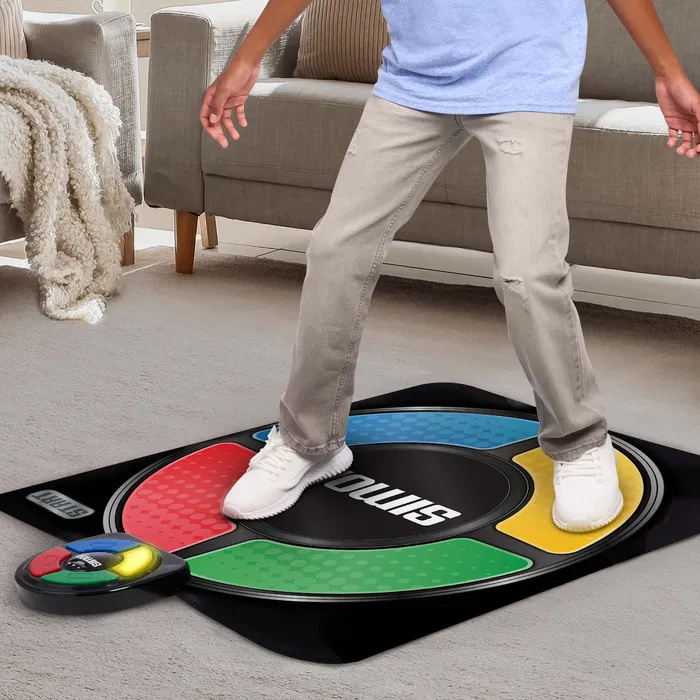 Hasbro Simon Jump - Jeu de société électronique - Tapis de danse réactif avec lumières et sons - Pour 1 joueur ou plus, à partir de 8 ans