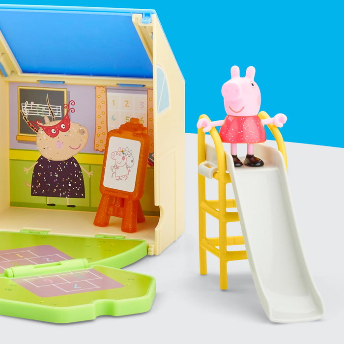 Hasbro - Peppa Pig La Guardería Portátil G0530, Set de Jeu École Portative pour Enfants avec Figure Peppa, Accessoires et Tobogán, Jouet pour Enfants dès 3 Ans