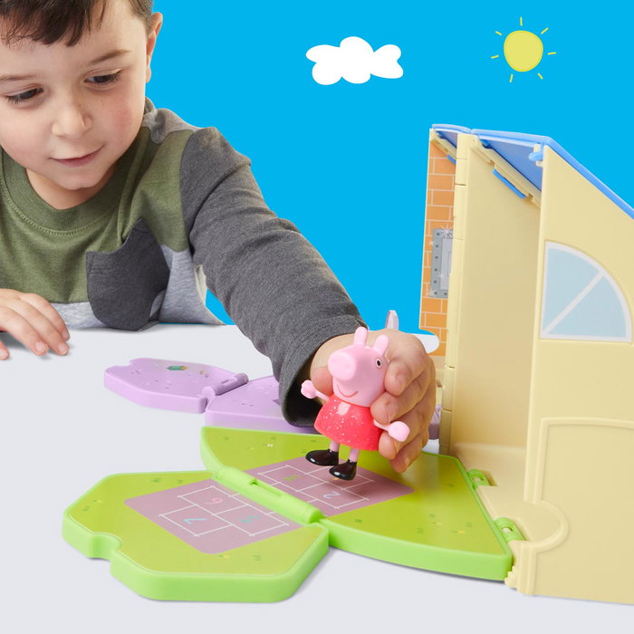 Hasbro - Peppa Pig La Guardería Portátil G0530, Set de Jeu École Portative pour Enfants avec Figure Peppa, Accessoires et Tobogán, Jouet pour Enfants dès 3 Ans