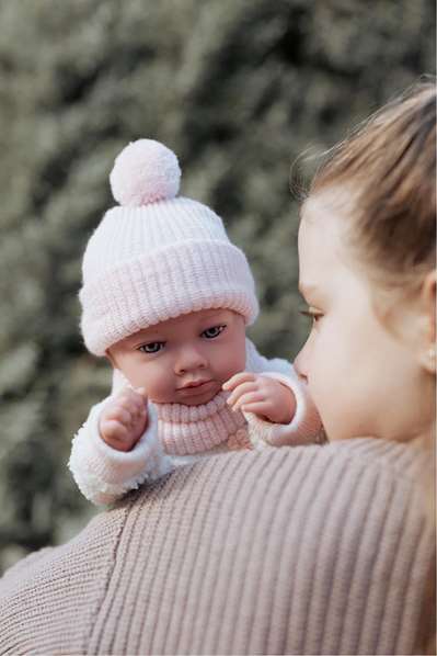 Arias Muñeca Elegance 38 cm - Poupée fille Aria beige avec coussin, corps en vinyle, pour enfants de 3 à 99 ans