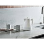 Alessi MDL06 W Plissé Bouilloire électrique blanche 1,7 litres - Design Michele De Lucchi