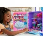 Polly Pocket - Coffret Valise Surprise Pollyville HKV43 avec 4 Figurines, Véhicule et Accessoires - Jeu Voyage pour Enfants dès 4 Ans