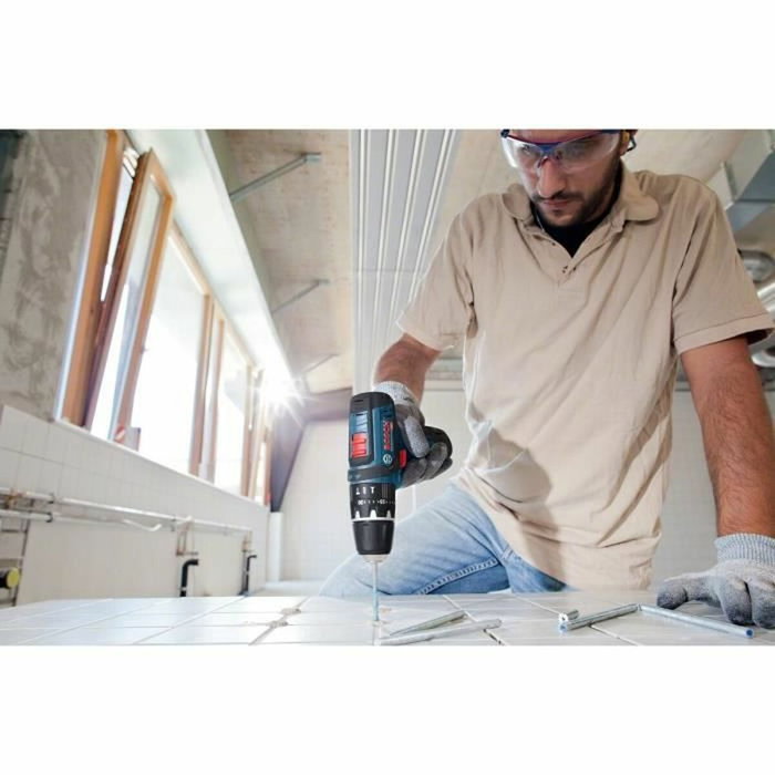 Bosch Professional GSB 12V-15 Perceuse-visseuse à percussion avec 10 accessoires, 2 batteries 2,0Ah et coffret