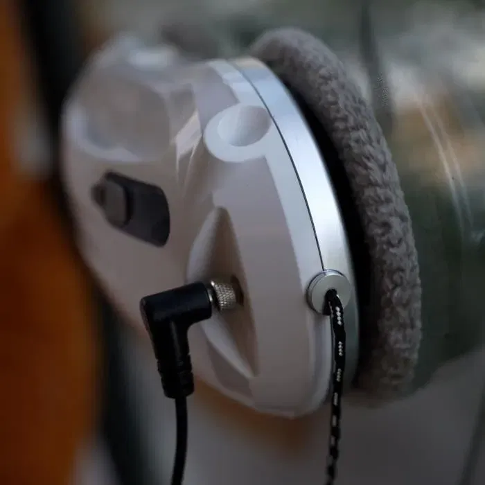 EZICLEAN Windobot S3 Max Robot lave-vitre 72 W, diffuseur automatique, navigation Navig+, câble 1,25 m, blanc EZICLEAN Windobot S3 Max Robot lave-vitre 72 W, diffuseur automatique, navigation Navig+, câble 1,25 m, blanc