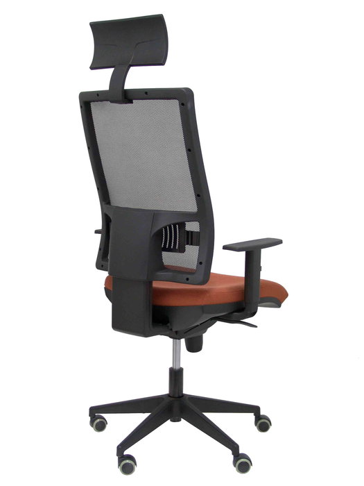 Silla de oficina Horna con mecanismo Sincro tapizada con Tela color Marrón y malla color Negro. Equipada con lumbar 1D, Brazos 1D, Cabecero Fijo y Ruedas de parqué